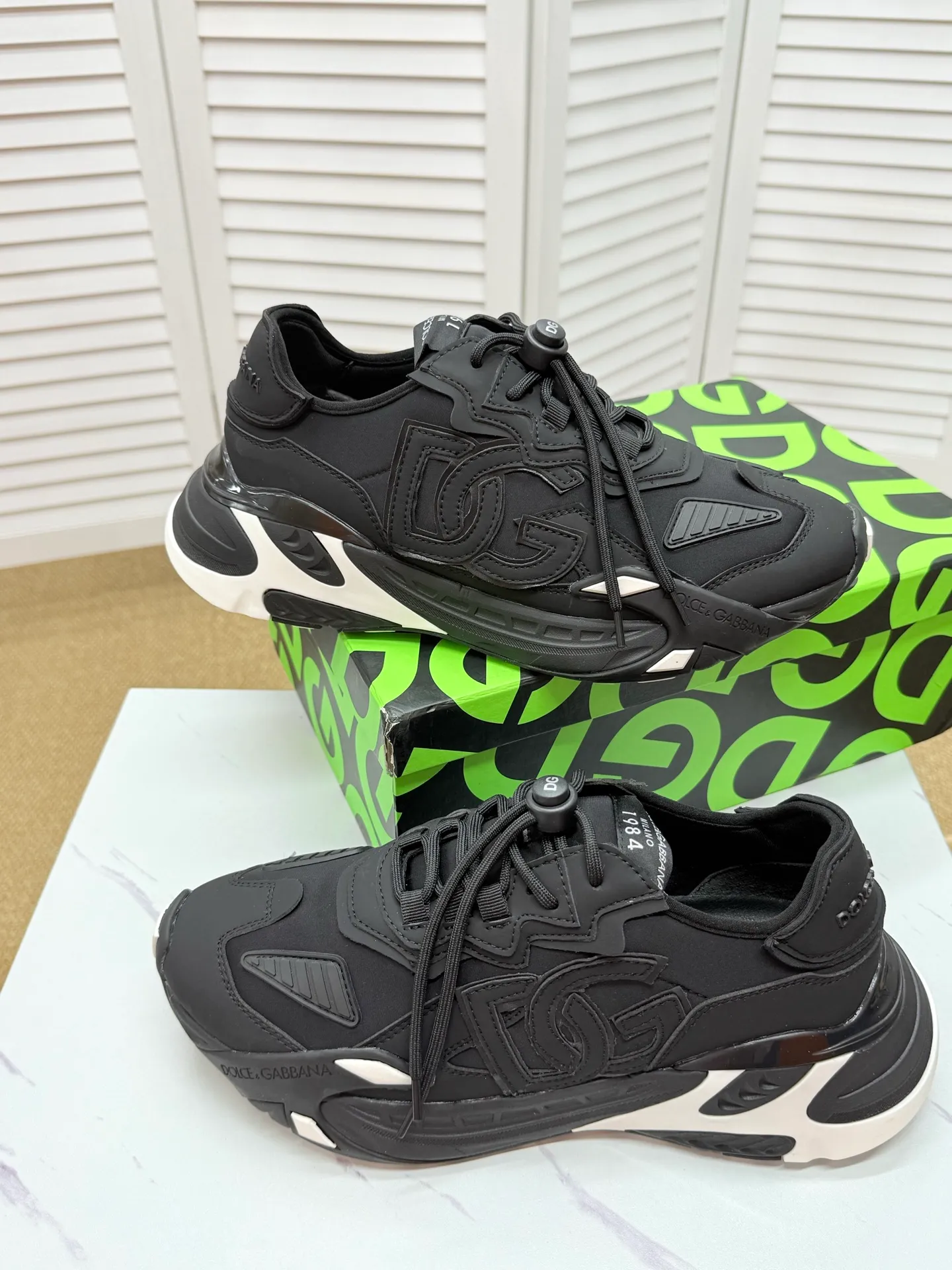 Men's clothing and shoes 260. The latest sports and casual shoes for couples (DG) are fashionable and versatile, and can add luster to various looks. Create an exquisite design with unique dynamic vitality and modern atmosphere, showing modern elegance. Size: 35-46 (custom-made sizes 45 and 46 are non-refundable) Se